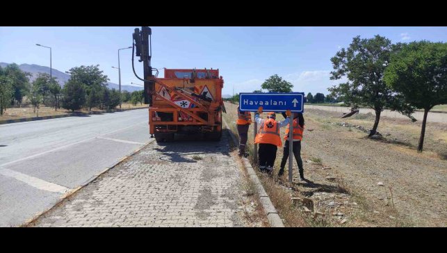 Muş-Havalimanı yolu, yol çalışması nedeniyle trafiğe kapatıldı