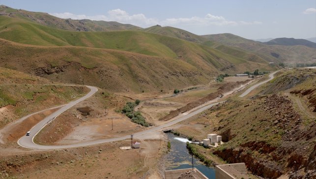 Hakkari'de sulama projesiyle 75 bin dekar tarım arazisi suyla buluşturulacak
