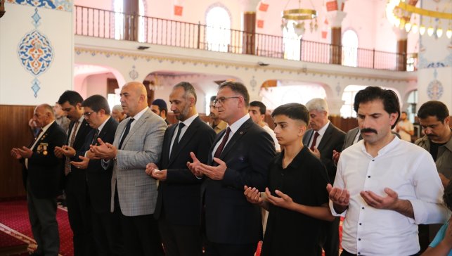 15 Temmuz şehidi özel harekat polisi Halil Hamuryen kabri başında anıldı