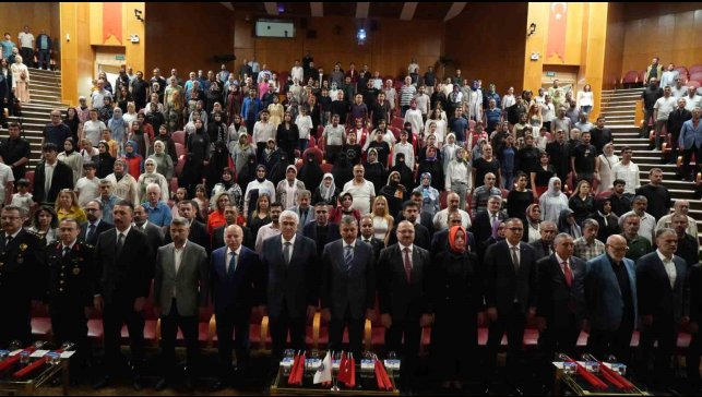 İletişim Fakültesi akademisyenleri ve öğrencilerinin hazırladığı 'Darbe Kafası' filmi 15 Temmuz'da izleyiciyle buluştu