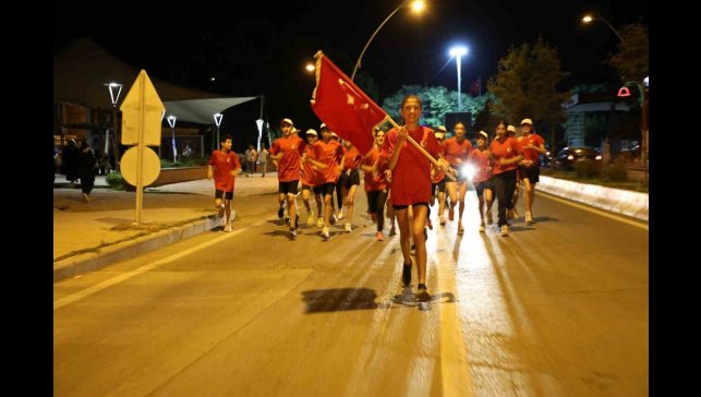 Şehitlerin emaneti sancak, dualarla Vali Koç'a teslim edildi