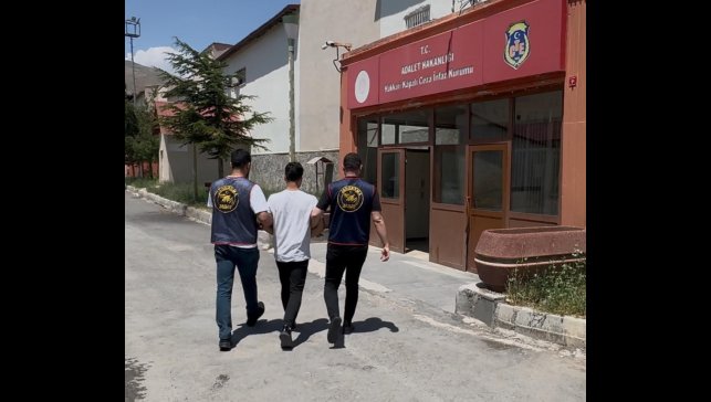 Hakkari'de 78 ayrı suçtan aranan şahıs yakalandı