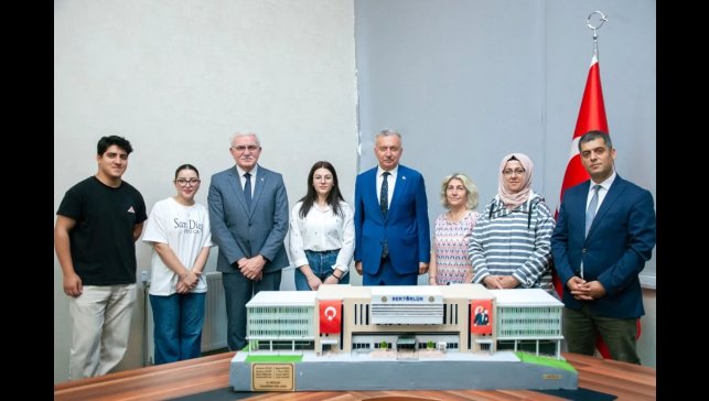 Üniversitenin maketini yaptılar