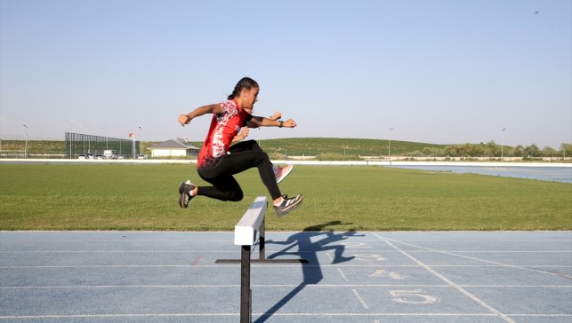 Muşlu Türkiye rekortmeni Derya Kunur'un yeni hedefi 3 ülkede şampiyonluk
