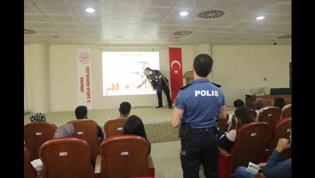 Polis, sağlıkçılara eğitim verdi