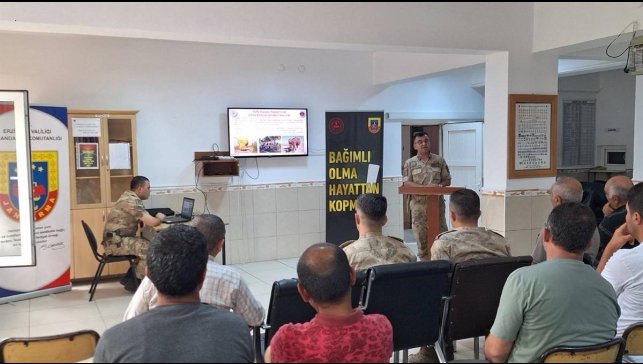 Jandarma ekipleri köylerde bilgilendirme çalışmalarını sürdürüyor