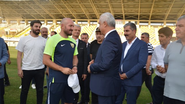 Muş Valisi Çakır'dan Muşspor'a ziyaret