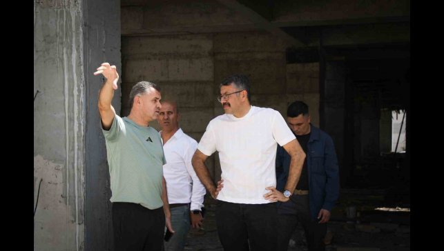 Vali Çelik, çok amaçlı spor salonu inşaatını inceledi