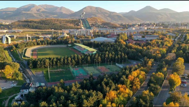 Rektör Hacımüftüoğlu: "Hayalleri gerçeğe dönüştürmek için buradayız"