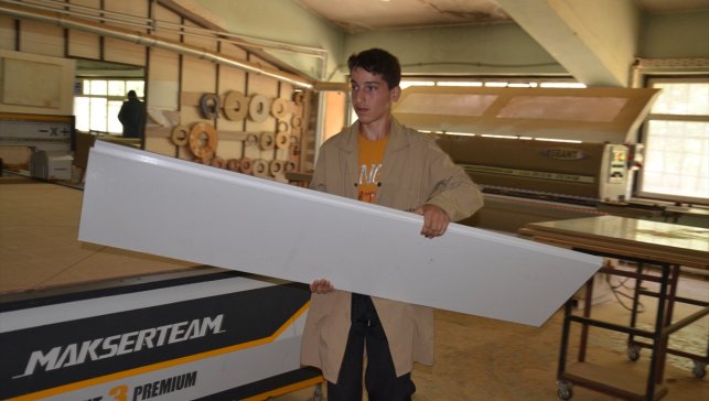 Muş'ta kamu kurumları ve okulların mobilyalarını öğrenciler üretiyor