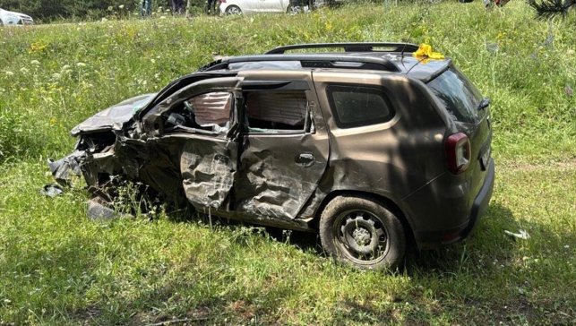 Ardahan'da tırın otomobile çarpması sonucu 5 kişi yaralandı