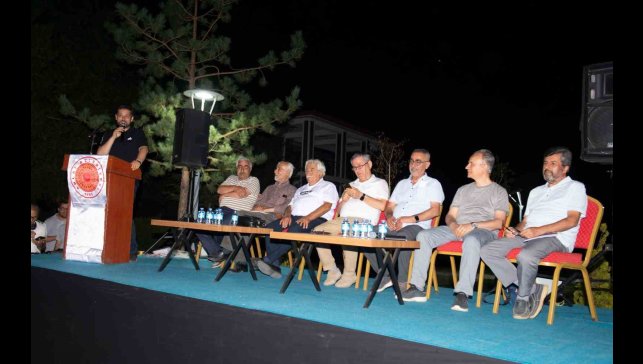 Ahlat'ta 'Şiir Gecesi'ne yoğun ilgi