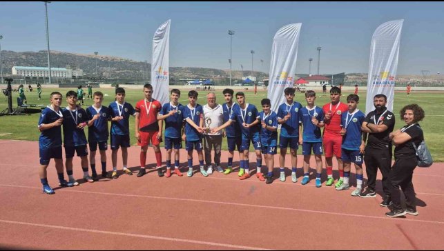 Erzincan Futbol Takımı Anadolu Yıldızlar Ligi'nde Türkiye üçüncüsü oldu