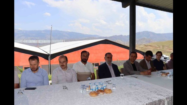 Güzel kardeşlerden babalarına vefa