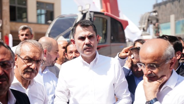 Bakan Kurum'dan Malatya'daki şantiyelere 24 saat çalışma talimatı