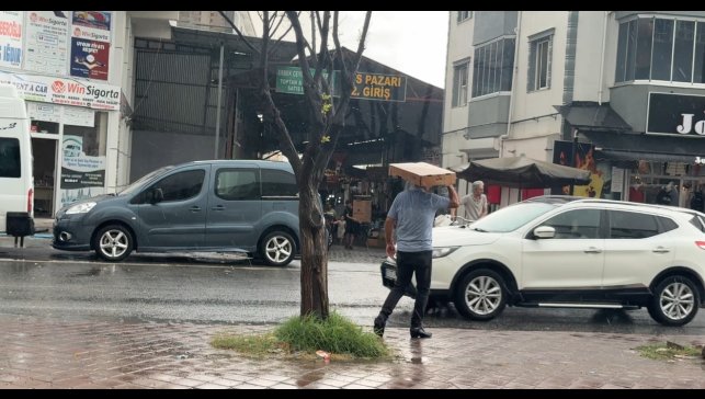 Iğdır'da kavurucu sıcakların ardından sağanak yağış etkili oldu