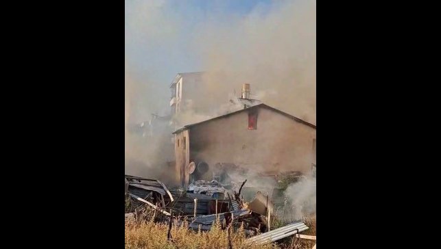 Bingöl'de korkutan çatı yangını