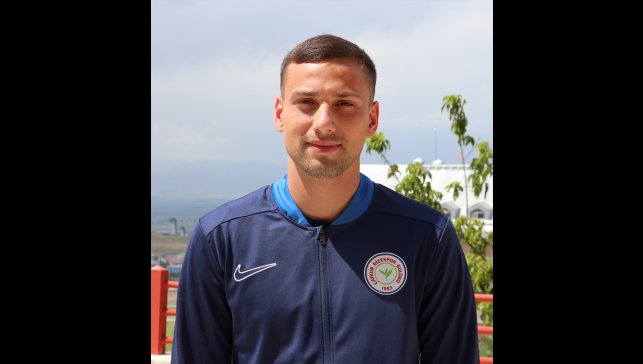 Ailesini örnek alarak futbola başlayan Çaykur Rizesporlu Varesanovic, takımına daha fazla katkı verecek