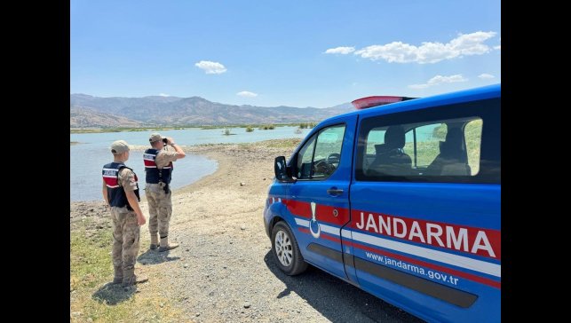 Elazığ'da jandarma ekipleri, su kenarlarında denetim yaptı