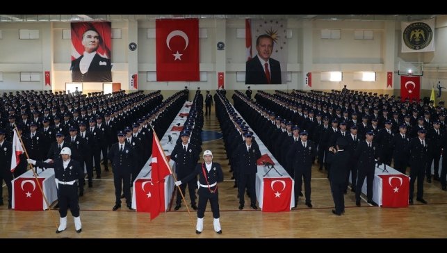 Erzincan POMEM'de 449 polis adayı mezuniyet coşkusunu yaşadı