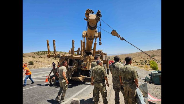 Malatya'da askeri araç devrildi: 2 asker yaralandı