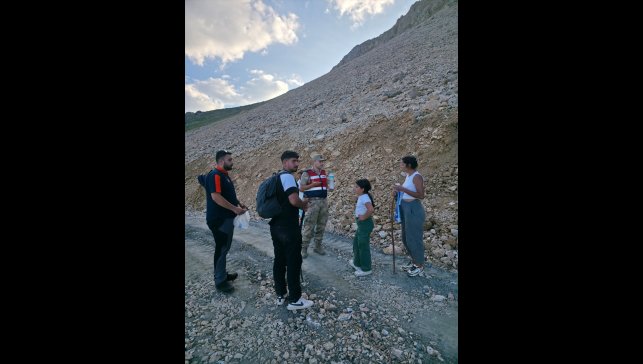 Tunceli'de dağlık alanda yolunu kaybeden 9 kişi ekiplerce bulundu