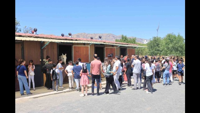 Elazığ'da çocuklar doyasıya gezdi