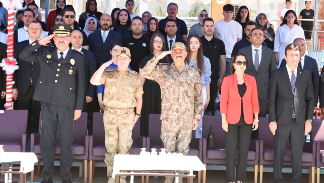 Bitlis'te eğitimlerini tamamlayan 213 polis adayı mezuniyet sevinci yaşadı