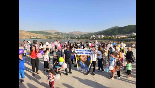 Kansere yenik düşen Duygu için gökyüzüne balonlar bırakıldı