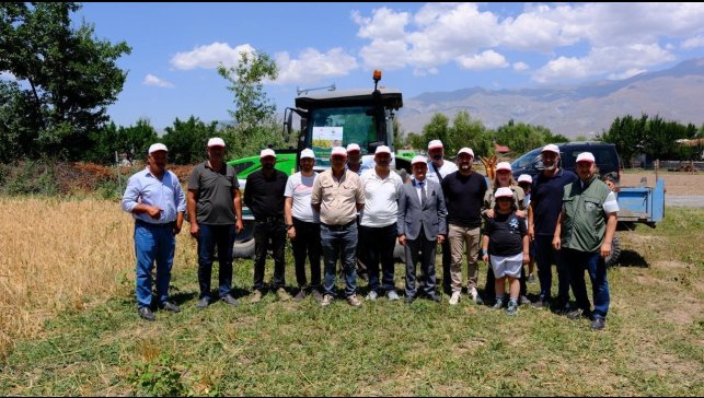 Erzincan'ın Mahmutlu köyünde tarla günü düzenlendi