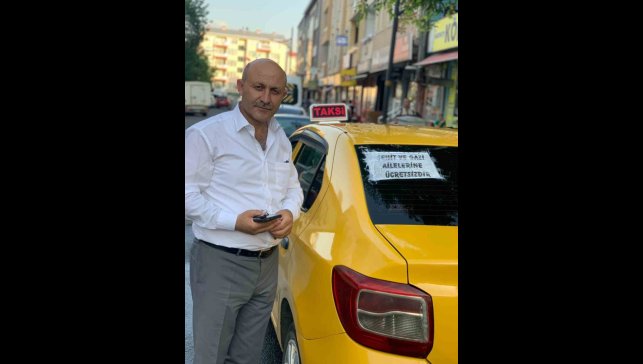 Karslı taksicilerden örnek davranış