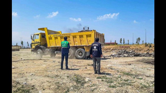 Van Büyükşehir Belediyesi'nden hafriyat temizleme çalışması