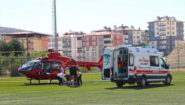 Malatya'da ambulans helikopter kalp krizi geçiren hasta için havalandı