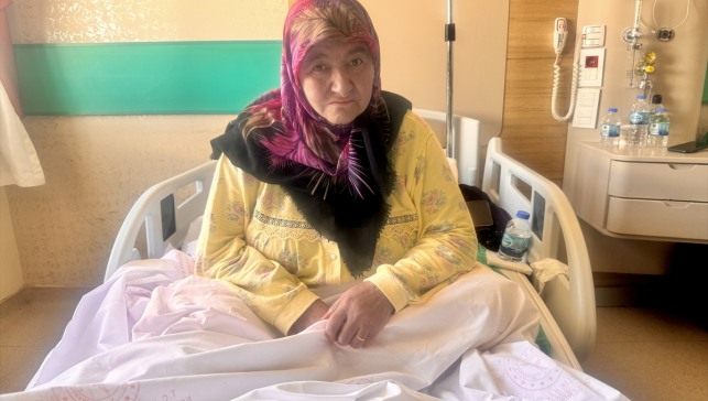 Erzurum'da yaşlı kadın ağrıyan bacağına ot sarınca hastanelik oldu