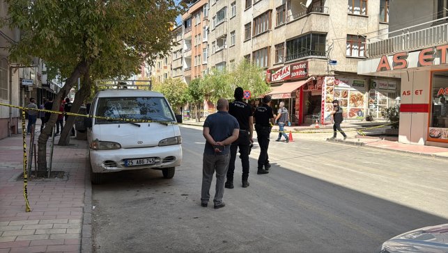Elazığ'da tabancayla rastgele ateş açan zanlıya müdahale sırasında 1 polis yaralandı