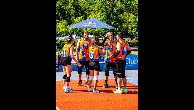 Beymen Club sokak voleybolunu moda ile buluşturuyor