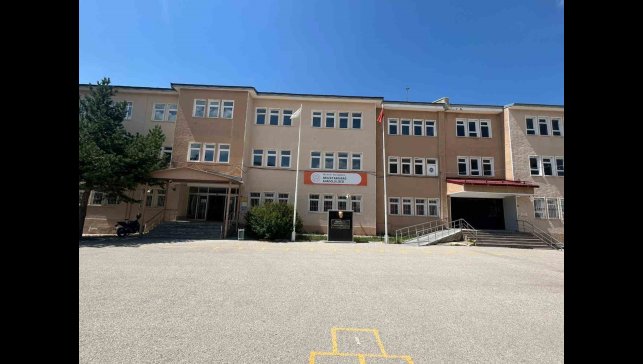 Nevzat Karabağ Anadolu Lisesi başarılara imza atıyor