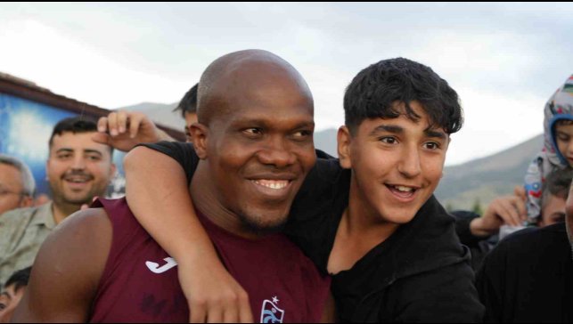 Erzurum'daki üçüncü taraftar buluşmasında Trabzonspor'a yine sevgi seli