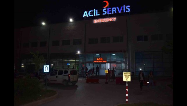 Malatya'da bir kişi ayırmaya çalıştığı kavgada bıçakla ağır yaralandı