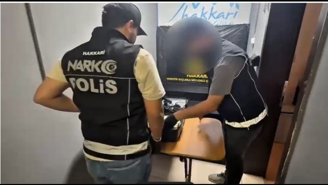 Bavuldan 17 kilo 780 uyuşturucu çıktı