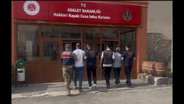 Hakkari'de kesinleşmiş hapis cezası olan 2 kişi yakalandı