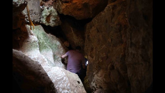 Elazığ'da sıcaktan bunalanlar 'Buzluk Mağarasına' akın etti