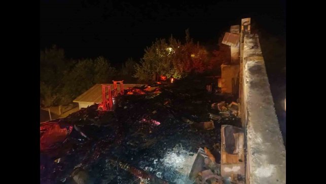 Bingöl'deki çatı yangını korkuttu