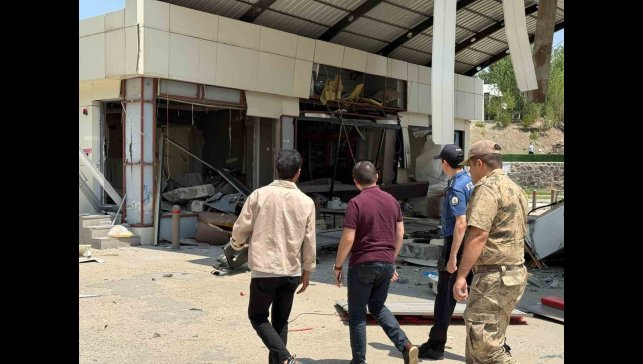 Kaymakamı Bulut, petrol istasyonunda incelemelerde bulundu