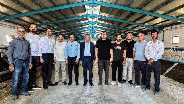 TKDK ile TOBB Genç Girişimciler Kurulu üyelerinden genç çiftçiye plaket