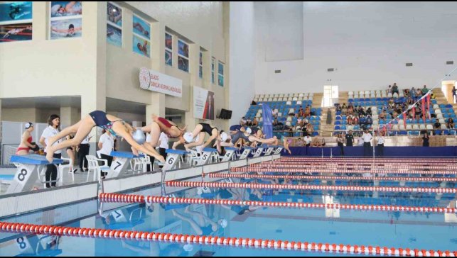 Analig yüzme heyecanı Elazığ'da yaşandı