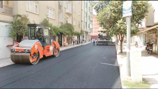 Elazığ'da yol yenileme çalışmaları sürüyor