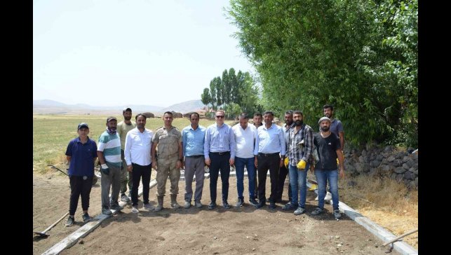 Bulanık'ta yol asfaltlama çalışması