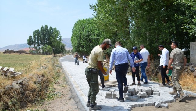 Bulanık Kaymakamı Koşansu yol çalışmalarını inceledi