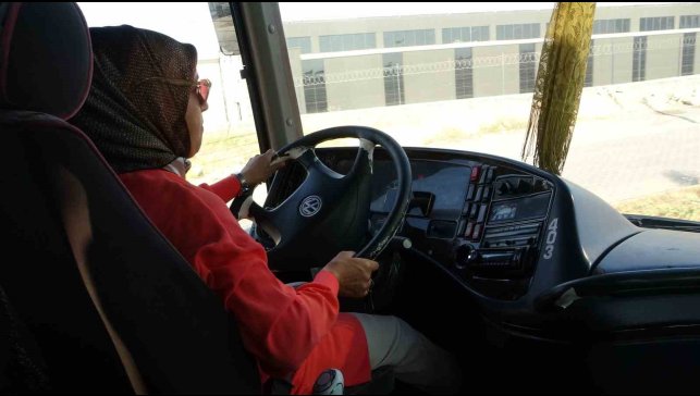 Malatya'nın 'Şoför Nebahat'i artık otobüs direksiyonunda